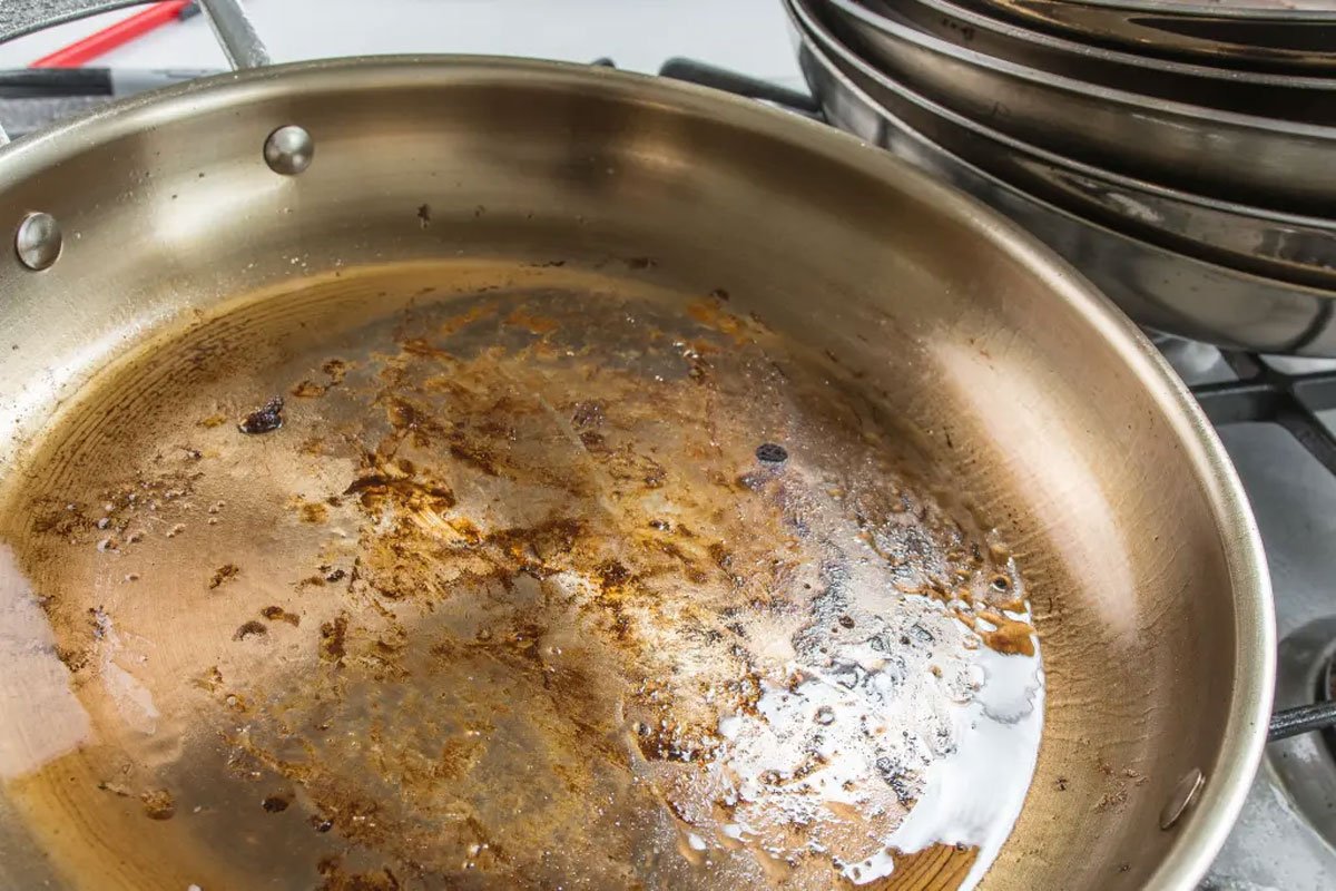 How to Clean the Bottom of Stainless Steel Pans