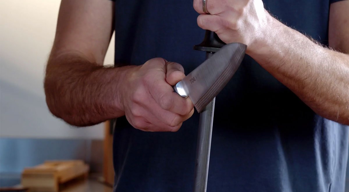 How to Sharpen Kitchen Knives With Rod Control Without Wrecking the Edge