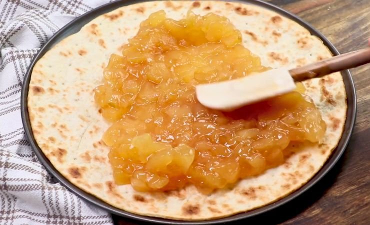 Prepare the Crust and Apple Layer