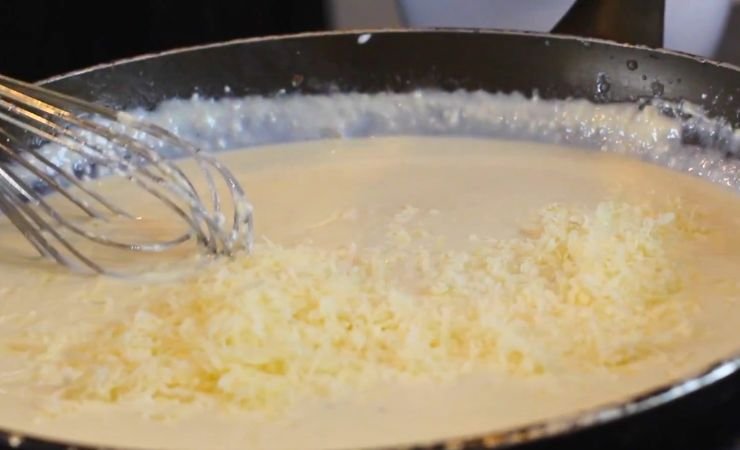 Make a Smooth Alfredo Sauce