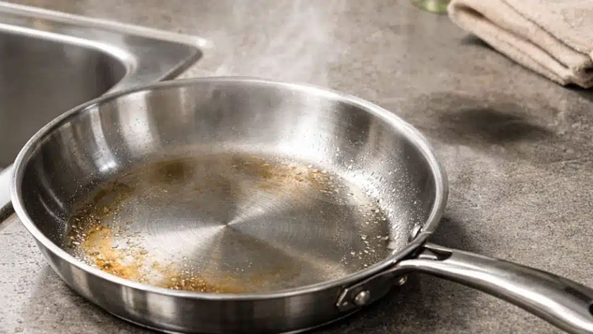 How to Clean the Bottom of Stainless Steel Pans