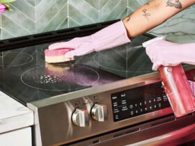 How to Naturally Clean an Oven