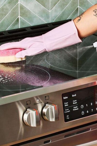 How to Naturally Clean an Oven